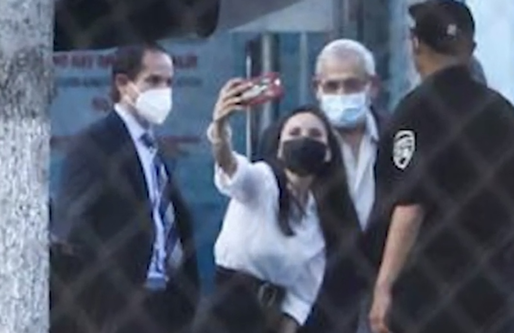 0A1018E2-15F6-491D-B72A-A045A583ED4E