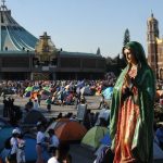 Peregrinos arriban a la Basílica de Guadalupe.